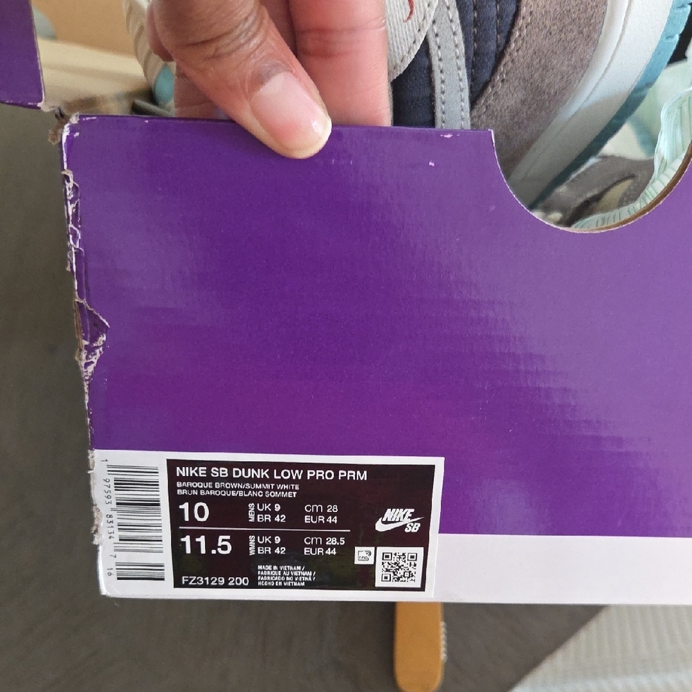 Nike SB Dunk Low in Tan and Blue - Picture 3 of 3